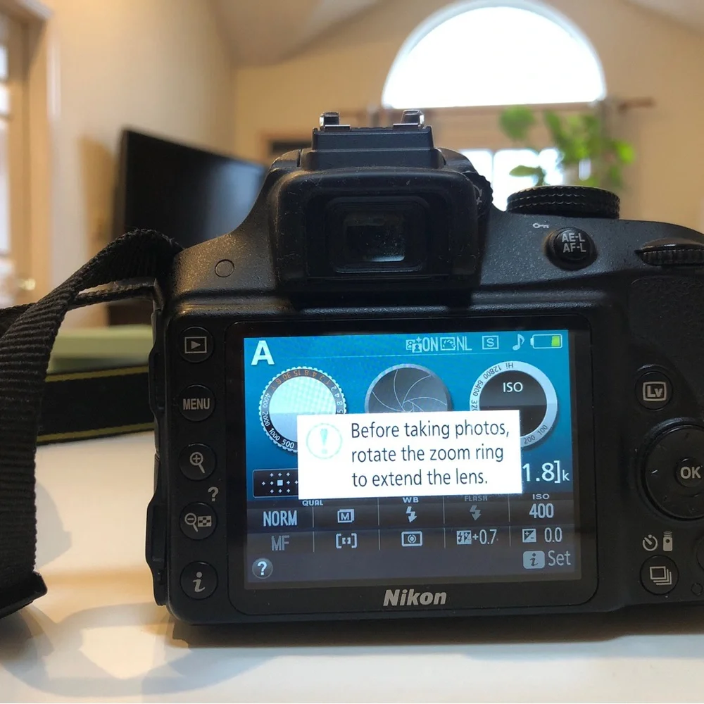 Selling LIKE NEW NIKON D3300